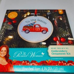 Pioneer Woman truck tide the season Ornament kit